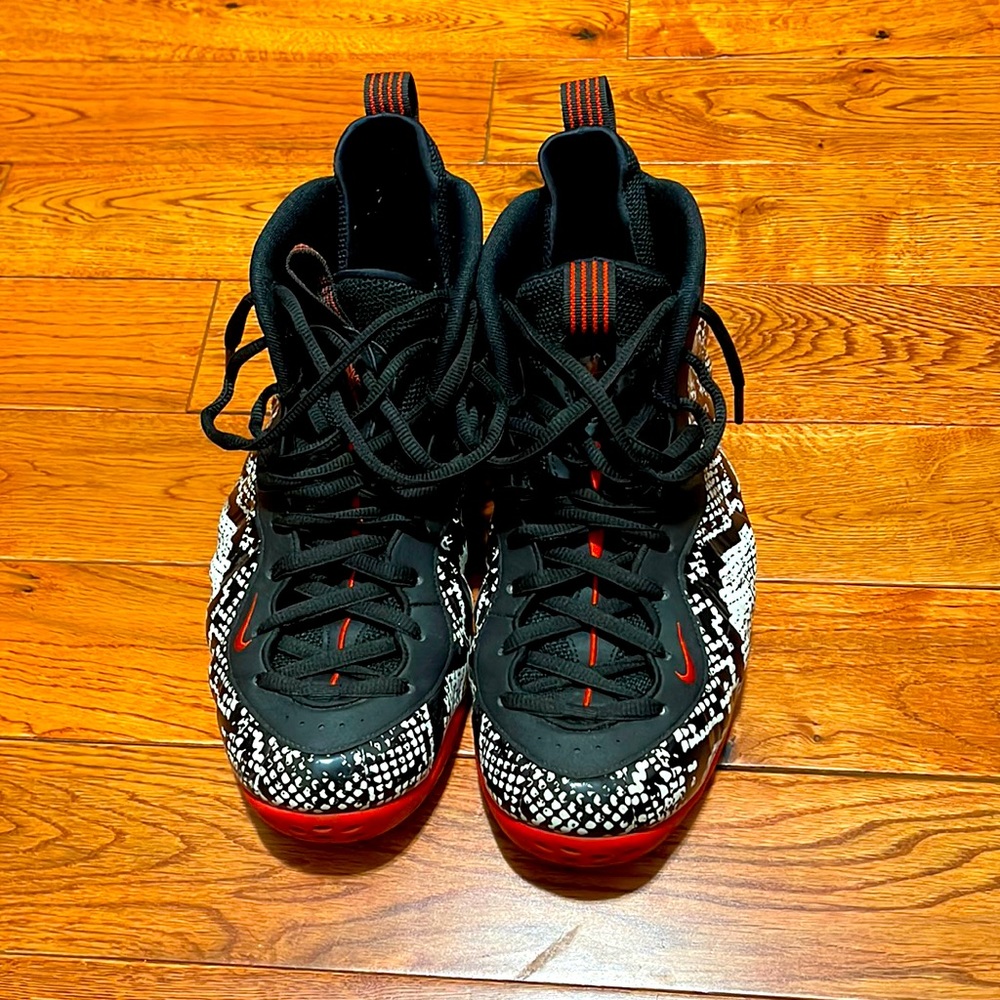 Nike foamposite basketball shoes